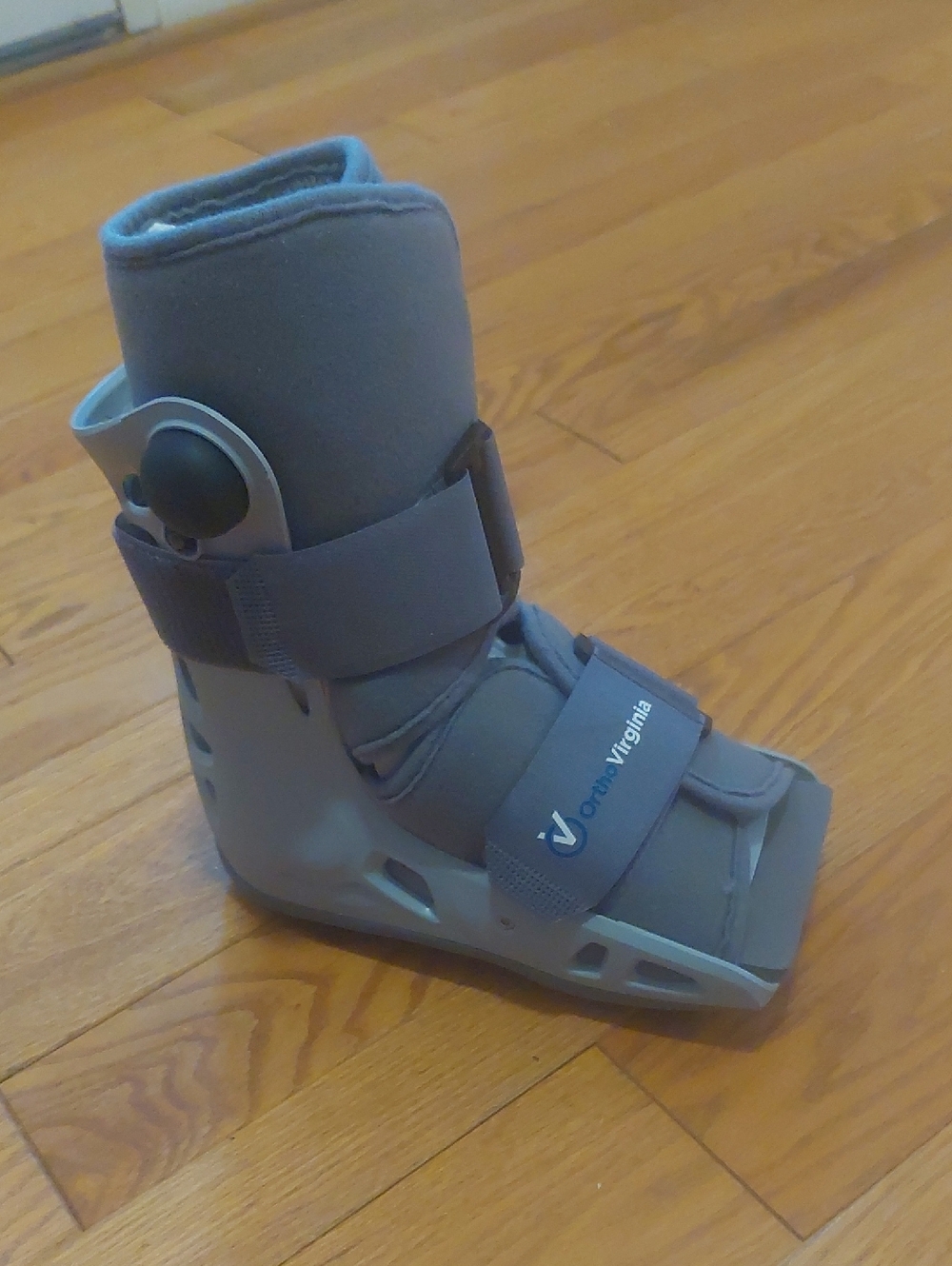 Aircast Walking Boot in Gray For Right Foot